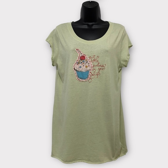 Old Navy Green Cupcake Put A Little Sweetness In Your Day Graphic T-shirt Sz XL - Picture 1 of 9